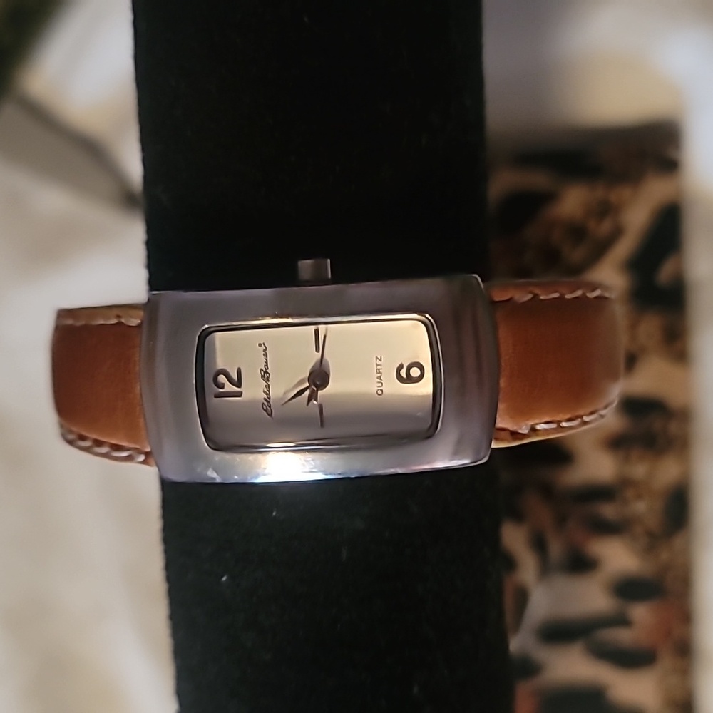 Eddie Bauer Leather‎ Bangle Watch V8V102 Nutmeg Band Silver Case Petite Cute